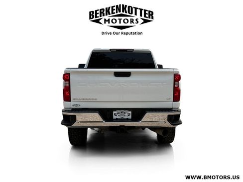 Used 2024 Chevrolet Silverado 2500 LT AWD/4WD image 4
