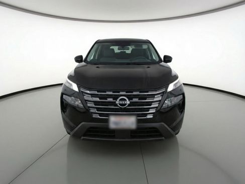 Used 2025 Nissan Rogue SV image 2