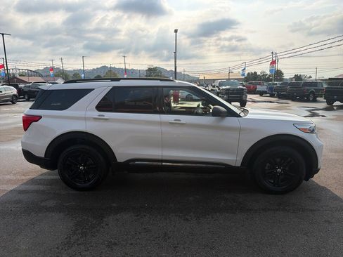 Used 2020 Ford Explorer XLT AWD/4WD image 24