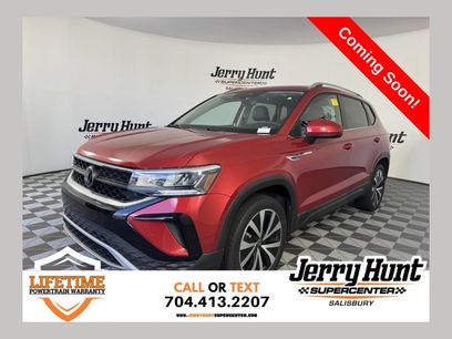 Used 2023 Volkswagen Taos SE w/ Panoramic Sunroof Package