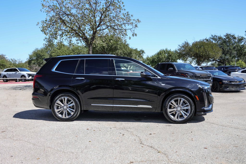 Used 2025 Cadillac XT6 Premium Luxury FWD image 5