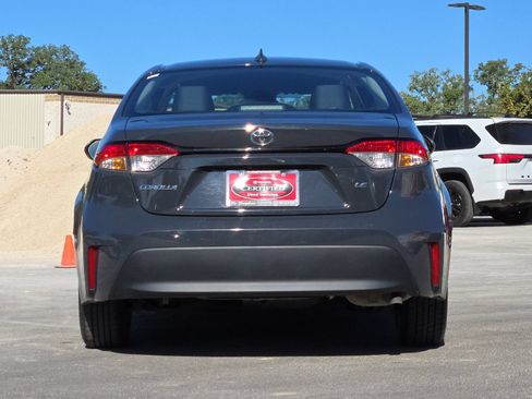 Certified 2025 Toyota Corolla LE FWD image 4