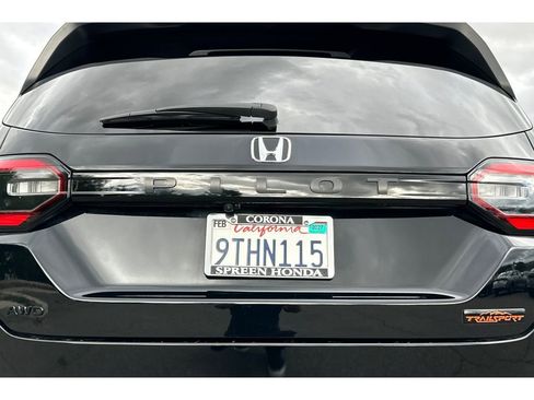 Used 2025 Honda Pilot TrailSport image 15