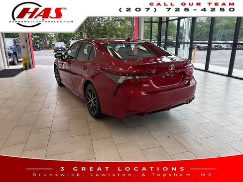 Used 2024 Toyota Camry SE w/ Cold Weather Package AWD/4WD image 3