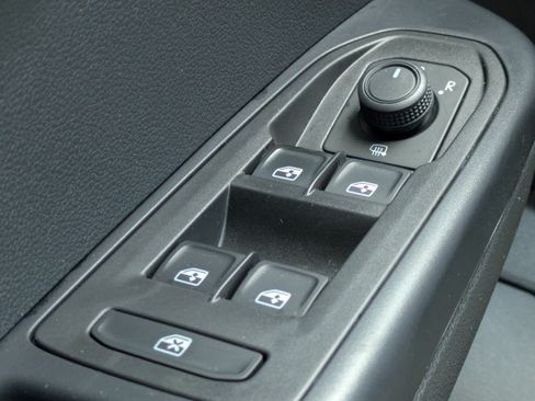 Used 2024 Volkswagen Taos SE w/ Panoramic Sunroof Package AWD/4WD image 23