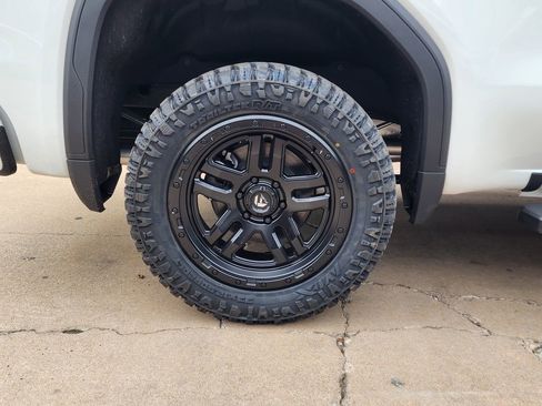 New 2026 GMC Sierra 1500 Elevation w/ LPO, Elevation Black Package AWD/4WD image 49