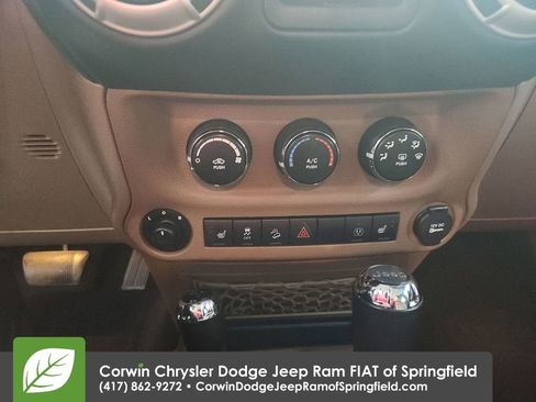 Used 2014 Jeep Wrangler Unlimited Rubicon w/ Connectivity Group image 17