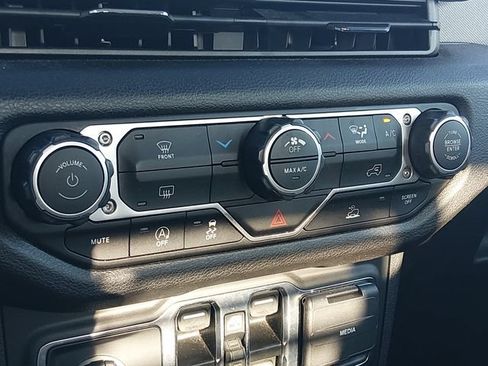 Used 2024 Jeep Gladiator Sport AWD/4WD image 20