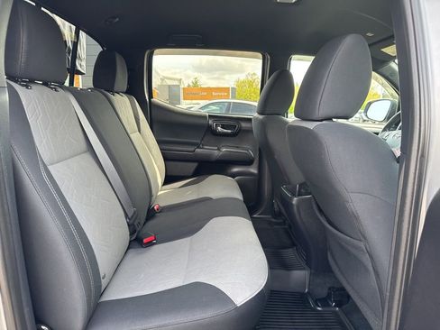 Used 2020 Toyota Tacoma TRD Sport w/ Technology Package image 28