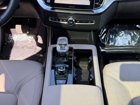 Used 2025 Volvo XC90 B6 Plus AWD/4WD image 15
