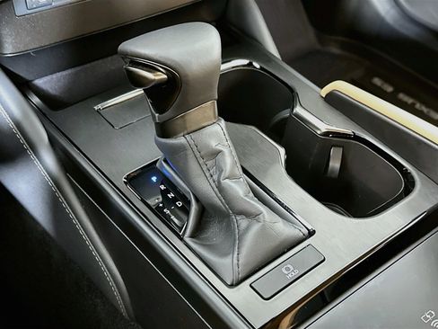 Certified 2025 Lexus ES 350 w/ Luxury Package FWD image 16