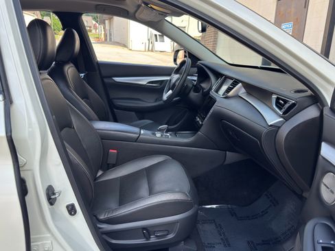 Used 2019 INFINITI QX50 Essential w/ Premium Heat Package FWD image 15