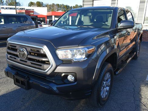 Used 2019 Toyota Tacoma SR5 image 2