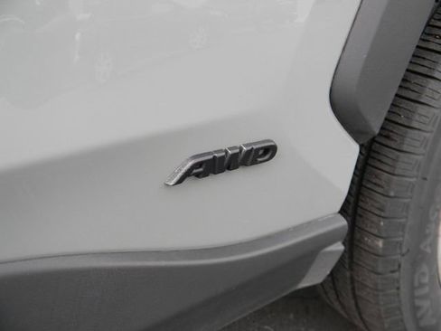 Used 2020 Toyota RAV4 XLE w/ Convenience Package AWD/4WD image 9