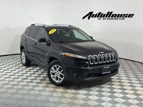 Used 2016 Jeep Cherokee Latitude w/ Cold Weather Group AWD/4WD image 1