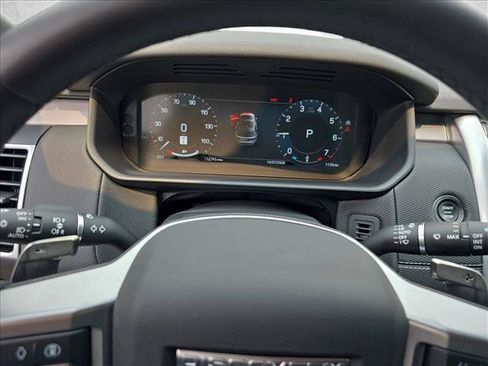 Used 2025 Land Rover Discovery Dynamic SE AWD/4WD image 20