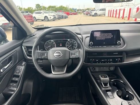 Used 2025 Nissan Rogue SV AWD/4WD image 26