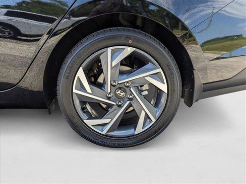 New 2025 Hyundai Elantra Sport image 9