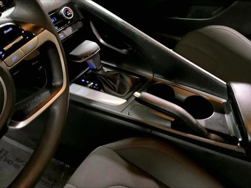 Used 2021 Hyundai Elantra SEL image 16