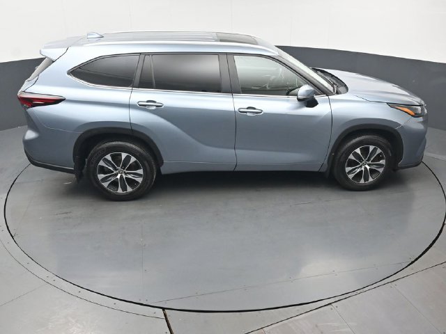 Used 2024 Toyota Highlander XLE AWD/4WD image 46