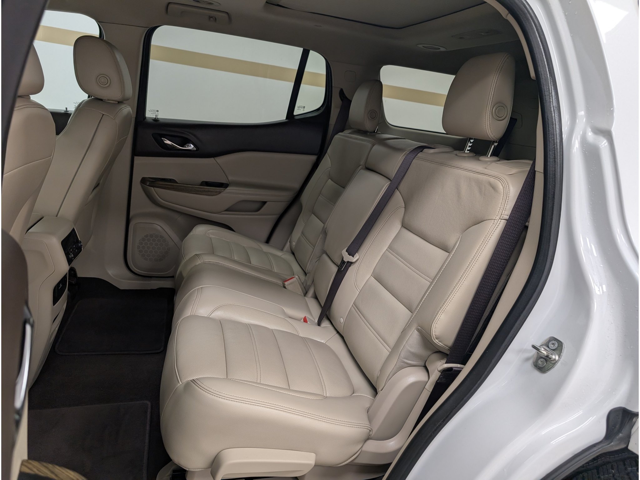 Used 2018 GMC Acadia Denali w/ Technology Package AWD/4WD image 12
