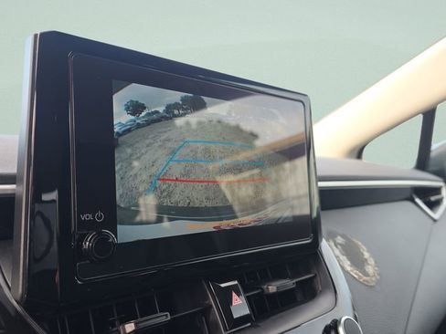 Used 2025 Toyota Corolla LE FWD image 17