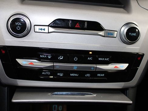 Used 2023 Ford Explorer XLT image 48