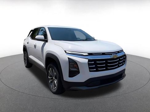 Used 2025 Chevrolet Equinox LT AWD/4WD image 3