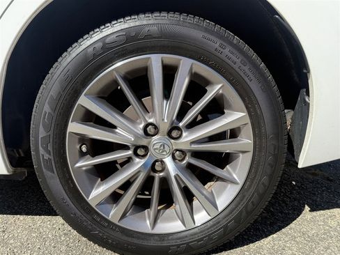 Used 2014 Toyota Corolla image 31