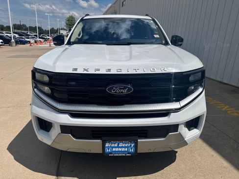 Used 2025 Ford Expedition Platinum AWD/4WD image 3
