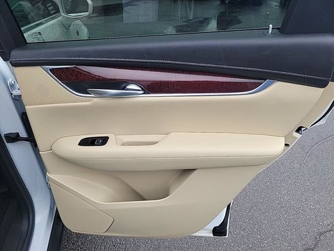 Used 2017 Cadillac XT5 Luxury w/ Driver Awareness Package AWD/4WD image 30