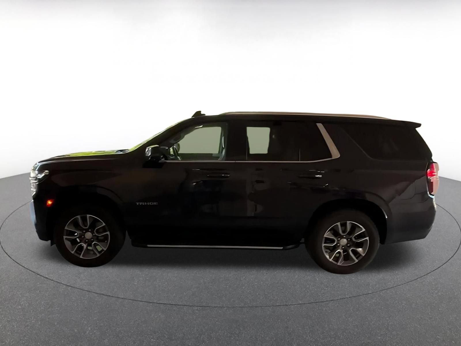 Used 2024 Chevrolet Tahoe LT w/ Luxury Package RWD image 8