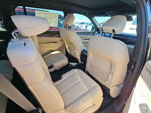 New 2026 Jeep Grand Cherokee L Limited w/ Luxury Tech Group II AWD/4WD image 14