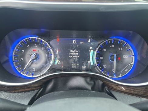 Used 2023 Chrysler Pacifica Limited image 32