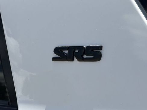 Used 2022 Toyota 4Runner SR5 AWD/4WD image 9