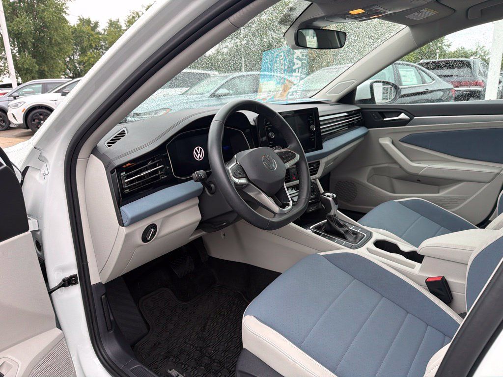 Certified 2026 Volkswagen Jetta SE FWD image 10
