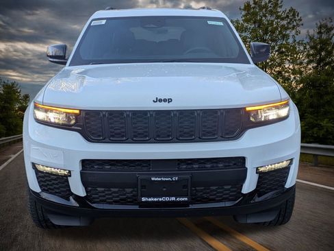New 2025 Jeep Grand Cherokee L Limited w/ Black Appearance Package image 8
