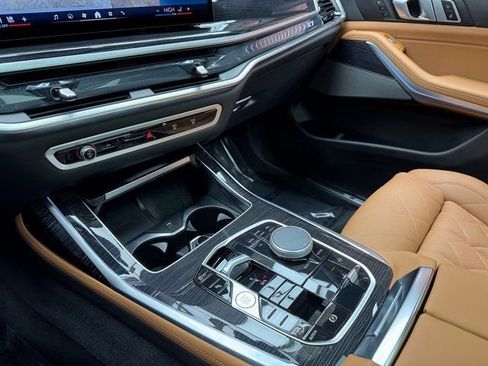 Used 2025 BMW X7 xDrive40i w/ M Sport Package image 18