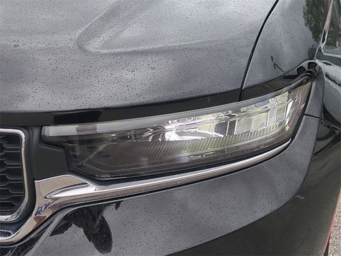 Used 2023 Jeep Grand Cherokee Laredo image 11