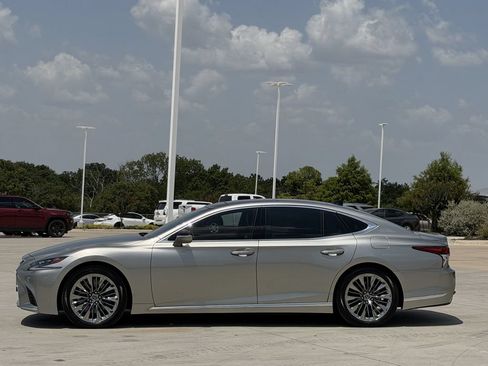 Used 2018 Lexus LS 500 w/ Luxury Package RWD image 3