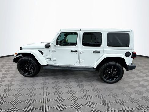 Used 2022 Jeep Wrangler Unlimited Sahara w/ Cold Weather Group AWD/4WD image 9