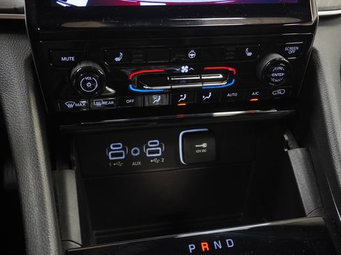 Certified 2025 Jeep Grand Cherokee Limited AWD/4WD image 35