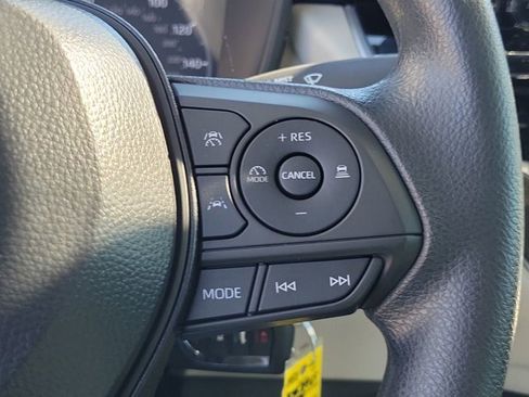 Used 2025 Toyota Corolla LE image 31