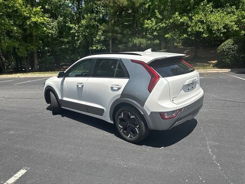 Used 2024 Kia Niro Wave w/ Wave Preserve Package FWD image 6