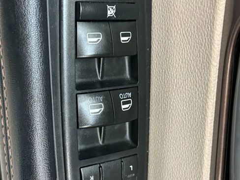 Used 2017 Chrysler Pacifica Touring-L image 24