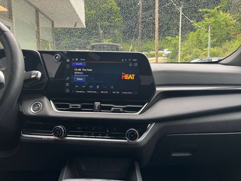 Used 2025 Chevrolet Equinox LT FWD image 17