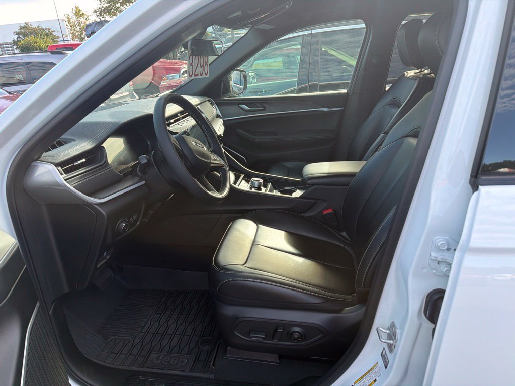 Used 2026 Jeep Grand Cherokee Limited w/ Limited Altitude Package AWD/4WD image 5