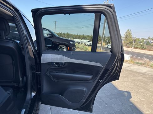 Used 2022 Volvo XC90 T8 Inscription image 13