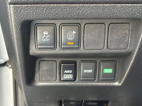Used 2017 Nissan Rogue SV AWD/4WD image 31