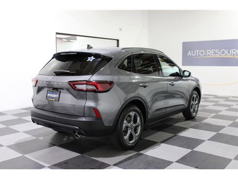 Used 2025 Ford Escape ST-Line image 4